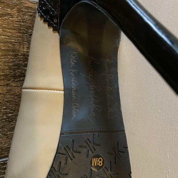 Kardashian Kollection Patent Leather Nude & Black Runway Platform Heels Size 8.5 - Picture 6 of 7